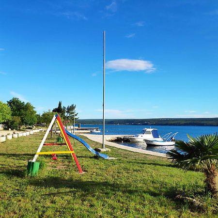 Villa Punta Blava - Beach Front, Ideal For Family Vacation With Kids, Large Terraces With Sea View, Internet, Netflix, No Pets Allowed Obrovac Exterior foto