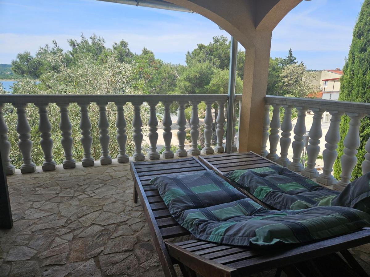 Villa Punta Blava - Beach Front, Ideal For Family Vacation With Kids, Large Terraces With Sea View, Internet, Netflix, No Pets Allowed Obrovac Exterior foto