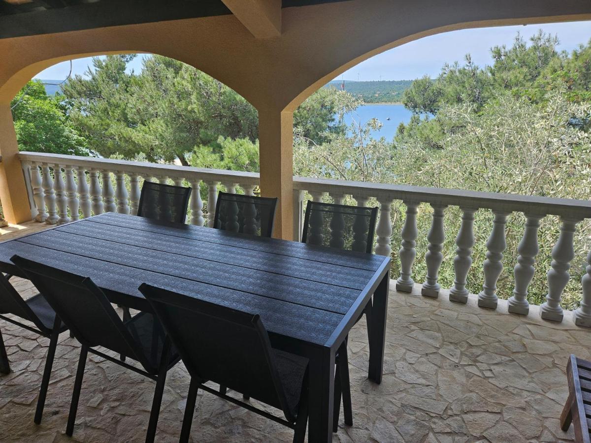 Villa Punta Blava - Beach Front, Ideal For Family Vacation With Kids, Large Terraces With Sea View, Internet, Netflix, No Pets Allowed Obrovac Exterior foto