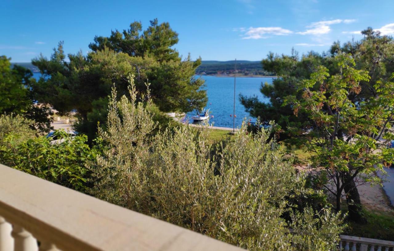 Villa Punta Blava - Beach Front, Ideal For Family Vacation With Kids, Large Terraces With Sea View, Internet, Netflix, No Pets Allowed Obrovac Exterior foto