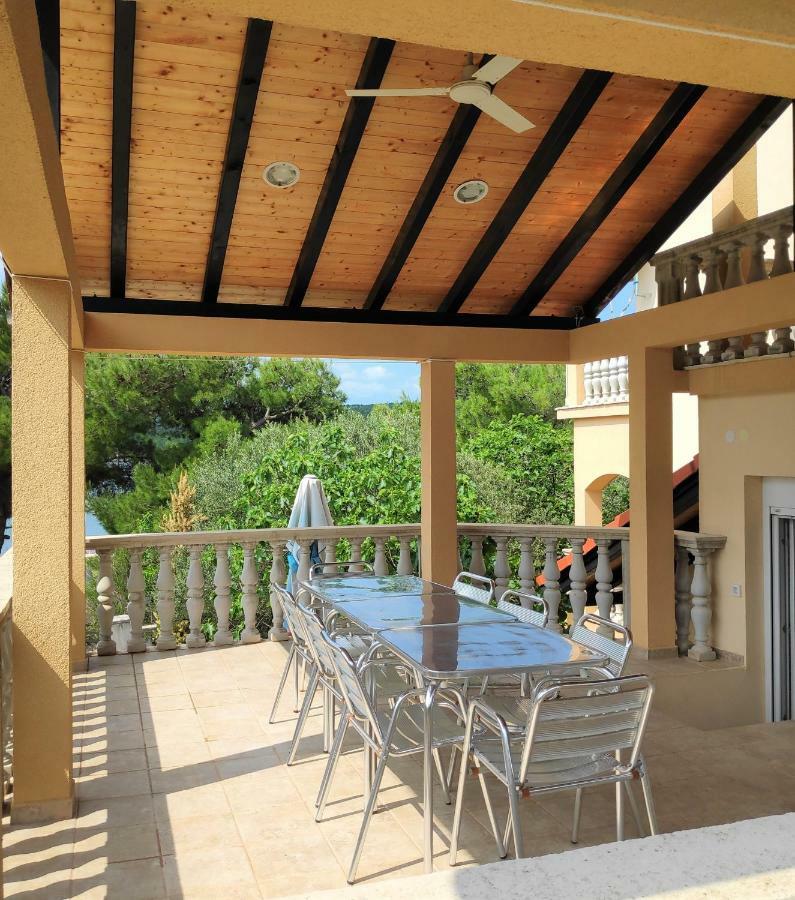 Villa Punta Blava - Beach Front, Ideal For Family Vacation With Kids, Large Terraces With Sea View, Internet, Netflix, No Pets Allowed Obrovac Exterior foto
