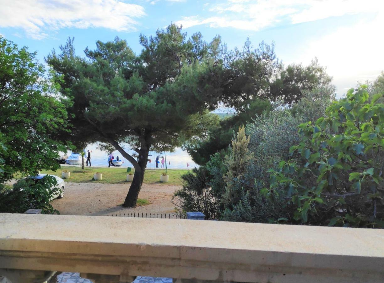 Villa Punta Blava - Beach Front, Ideal For Family Vacation With Kids, Large Terraces With Sea View, Internet, Netflix, No Pets Allowed Obrovac Exterior foto