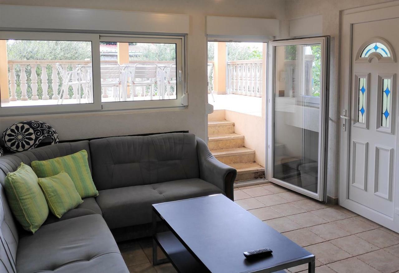 Villa Punta Blava - Beach Front, Ideal For Family Vacation With Kids, Large Terraces With Sea View, Internet, Netflix, No Pets Allowed Obrovac Exterior foto