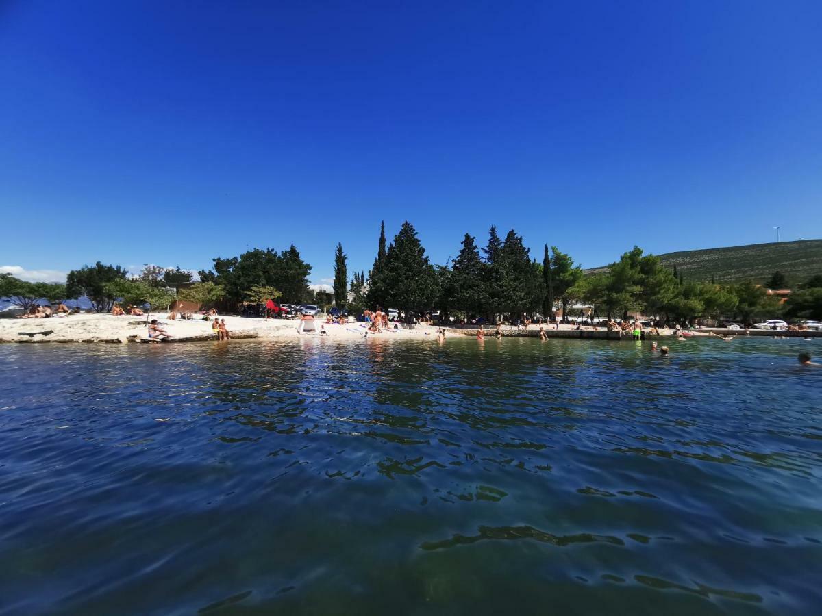 Villa Punta Blava - Beach Front, Ideal For Family Vacation With Kids, Large Terraces With Sea View, Internet, Netflix, No Pets Allowed Obrovac Exterior foto